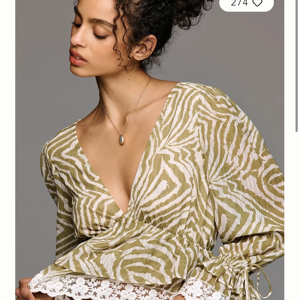 En Saison SKYLAR V-NECK LONG-SLEEVE BLOUSE tags on!